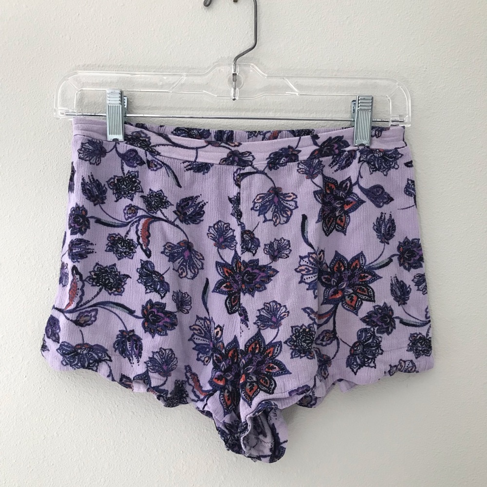 Kendall & Kylie Scalloped Floral Shorts
